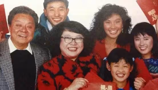 童星關佩琳中年近照曝光!褪去幼時稚嫩,一頭短髪氣質清新更加干練,42歲至今未婚未育
