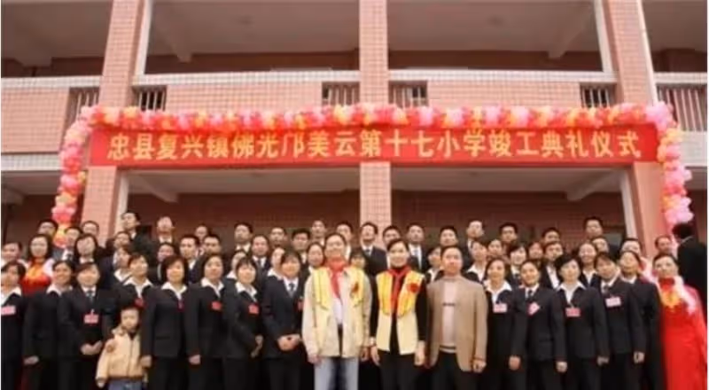 去世後捐出90%財產!鄺美雲從小吃苦耐勞賺錢養家,成名後熱衷公益「建60所學校」,拒絕賭王求愛:不願委曲求全