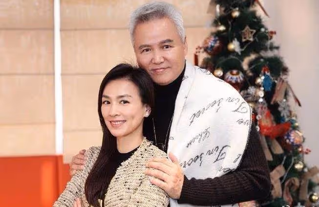 你嚇到了嗎?張庭豁出去鏡頭前卸妝「希望別嚇到你!」 52歲驚人素顏曝光「直播一半落淚」:我也不容易