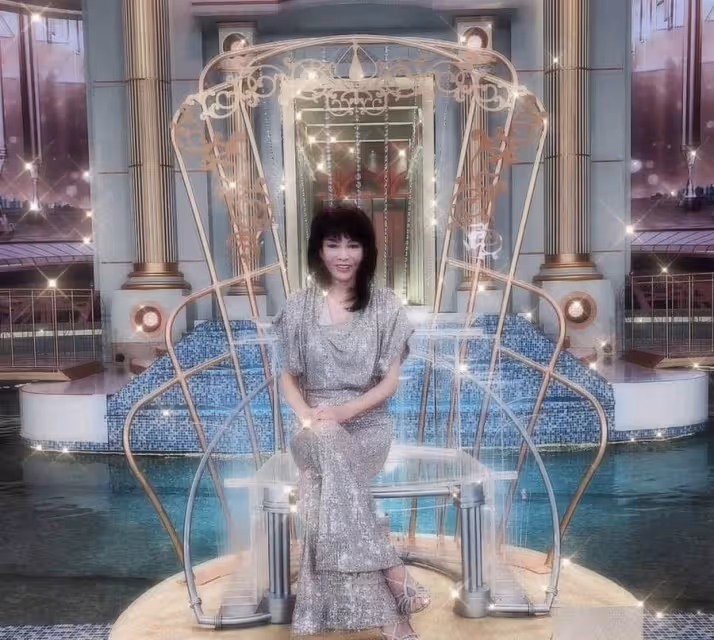 鄭裕玲香港的豪宅曝光,如今65歲凍齡如30歲「堅持單身不婚」家裡有無敵海景陽臺,一個人精緻又舒適:餘生過想要的生活