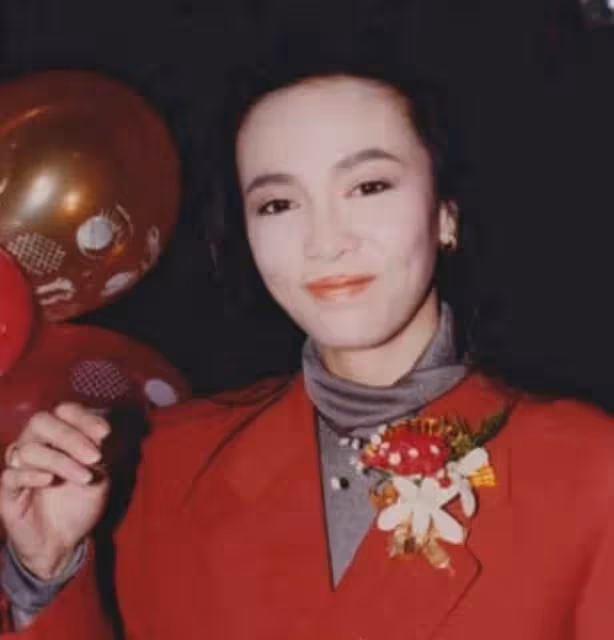 鄭裕玲香港的豪宅曝光,如今65歲凍齡如30歲「堅持單身不婚」家裡有無敵海景陽臺,一個人精緻又舒適:餘生過想要的生活