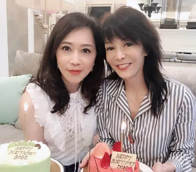 鄭裕玲香港的豪宅曝光,如今65歲凍齡如30歲「堅持單身不婚」家裡有無敵海景陽臺,一個人精緻又舒適:餘生過想要的生活