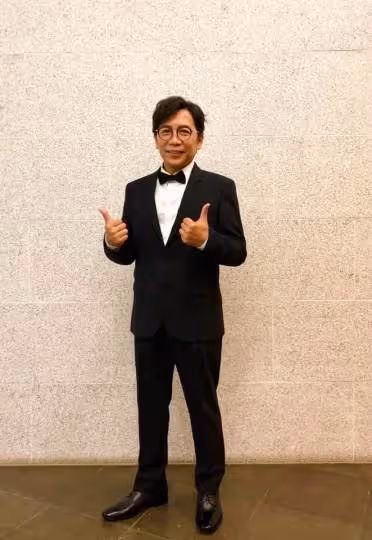 許傑輝「跑回餐廳端盤子」被嘲笑「沒出息」譏「大明星變得好落魄」他把挫折當動力,感歎:我不是最耀眼的,但卻是最努力的