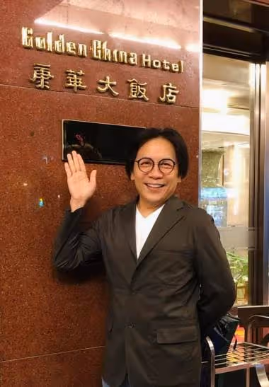 許傑輝「跑回餐廳端盤子」被嘲笑「沒出息」譏「大明星變得好落魄」他把挫折當動力,感歎:我不是最耀眼的,但卻是最努力的
