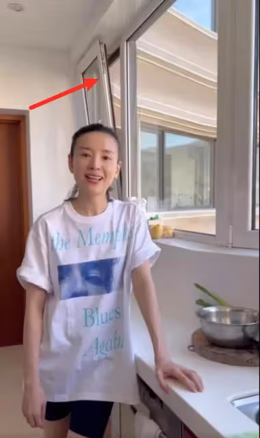 房間窗戶破損，地板裂縫，董潔經濟拮据？