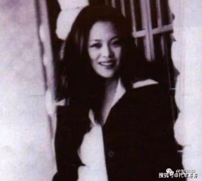 她錯愛高曉松和汪峰 21年前一身紅衣結束了生命