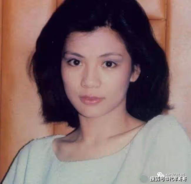 她錯愛高曉松和汪峰 21年前一身紅衣結束了生命