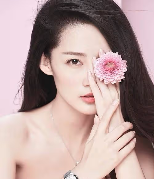 李沁《請君》造型端莊大氣有韻味，與任嘉倫同框CP感十足！