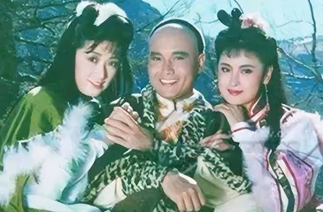孟飛與小20歲妻子秀恩愛!砸重金做醫美保養,70歲皮膚好顯年輕