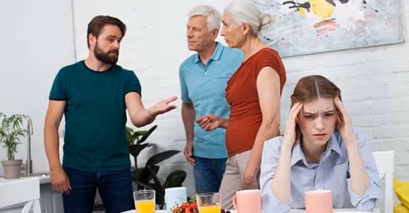 爆笑段子:第一次去男友家, 他們家親戚都來看我, 我從包里…