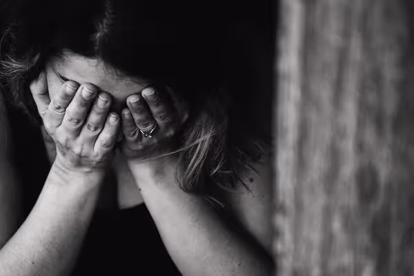 有小三很正常!揭丈夫「5點」奇葩要求 她絕望崩潰:快被洗腦