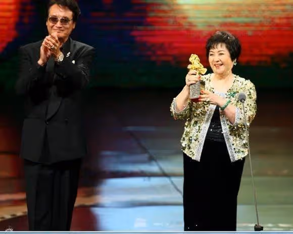 秦祥林：與蕭芳芳失婚，和林青霞分手，最後娶平凡女子共度一生：終於在對的時間遇見對的人