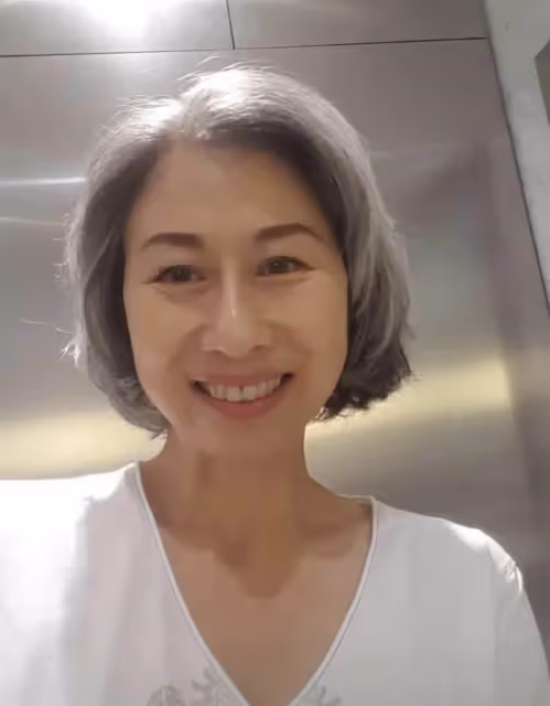 74歲林子祥攜妻外出就餐！二人頭髪花白神色依舊，只吃粵菜不吃辣，夫妻恩愛26年讓人羨慕