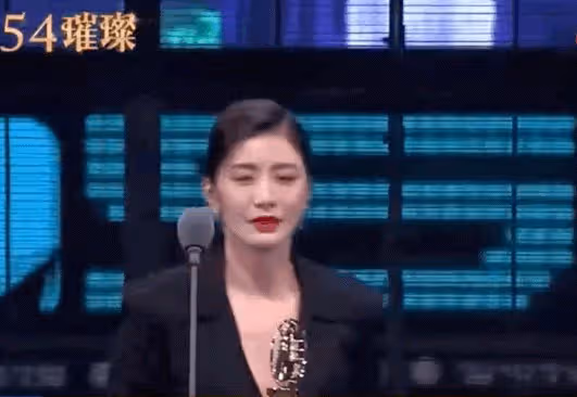 楊祐寧妻子曬聚會照,林心如賈靜雯罕見同框比美,顏值難分伯仲,網友:各有各的幸福和精彩