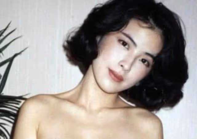 張學友妻子羅美薇,30年前美過張曼玉、周慧敏,顏值抗打身材俱佳穿搭一流,難怪能迷住張學友