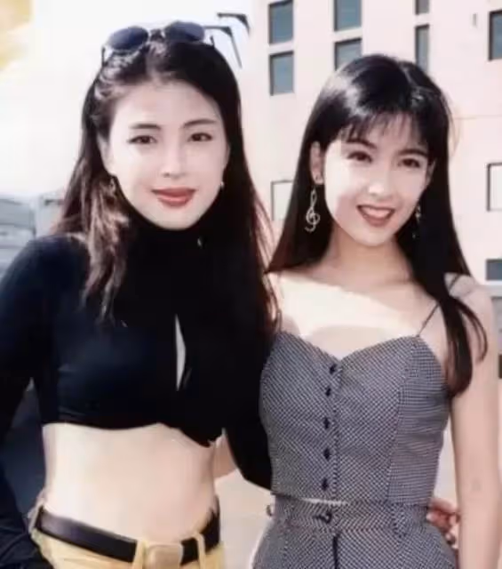張學友妻子羅美薇,30年前美過張曼玉、周慧敏,顏值抗打身材俱佳穿搭一流,難怪能迷住張學友