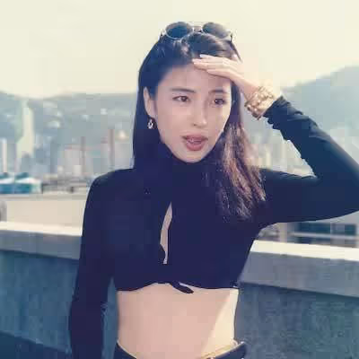 張學友妻子羅美薇，30年前美過張曼玉、周慧敏，顏值抗打身材俱佳穿搭一流，難怪能迷住張學友