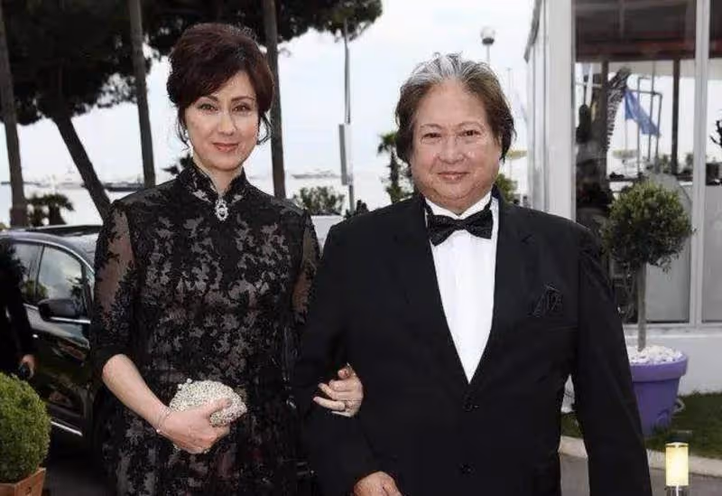洪金寶現任妻子真是優雅,高麗虹近照曝光,穿蕾絲禮服裙真有港姐氣質,57歲依舊高貴,真讓人羨慕