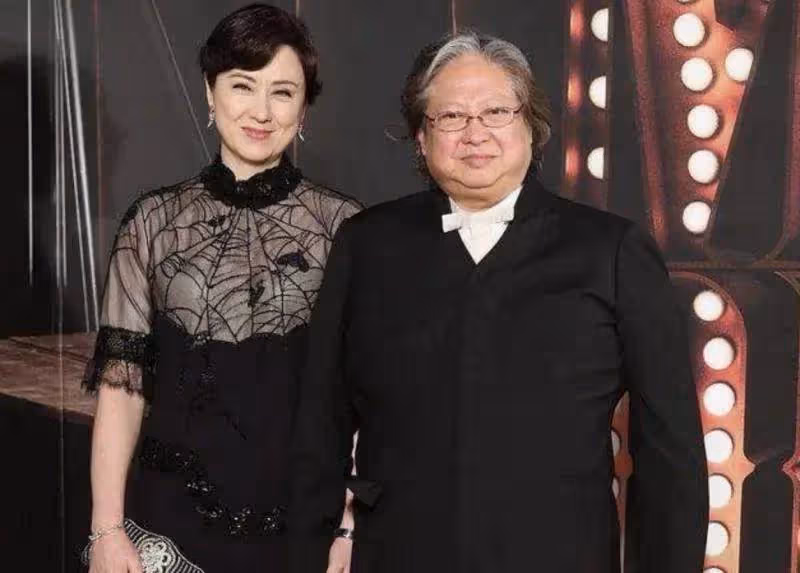 洪金寶現任妻子真是優雅,高麗虹近照曝光,穿蕾絲禮服裙真有港姐氣質,57歲依舊高貴,真讓人羨慕