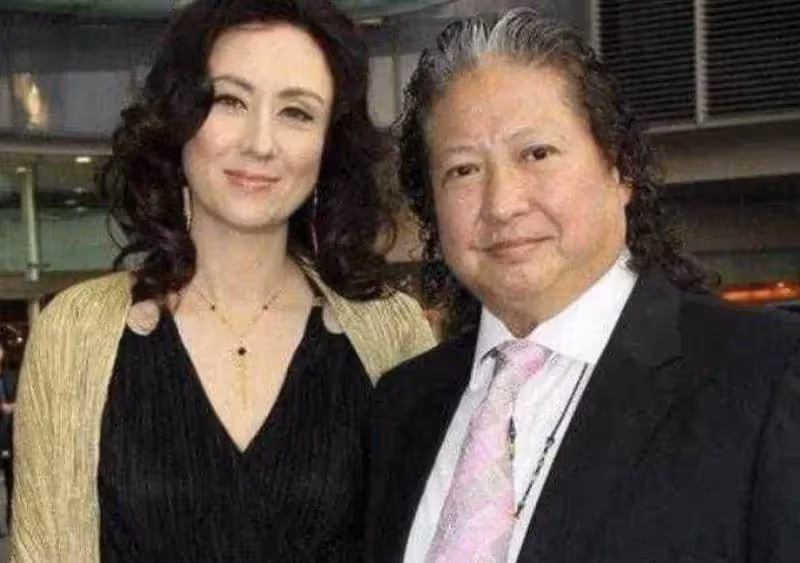 洪金寶現任妻子真是優雅,高麗虹近照曝光,穿蕾絲禮服裙真有港姐氣質,57歲依舊高貴,真讓人羨慕