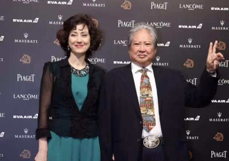 洪金寶現任妻子真是優雅,高麗虹近照曝光,穿蕾絲禮服裙真有港姐氣質,57歲依舊高貴,真讓人羨慕