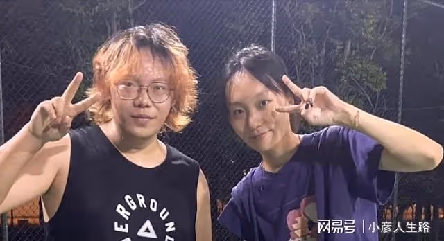 瘋產姐妹斷更兩月,邵雨軒和粉絲合影,打破不和傳聞