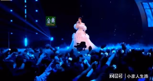 王心凌走心獨唱像極了演唱會,經典串燒很催淚,那英差點被唱哭