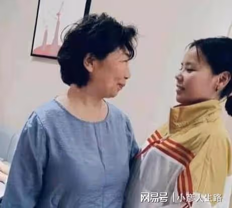杜新枝直播支持熊磊,開播十分鐘被投訴中斷,網友:同夥害怕亂說