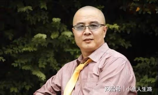 唐僧徐少華:疑沉迷商演?街頭獻唱引圍觀,身材發福場地簡陋