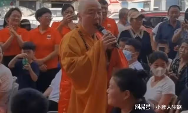 唐僧徐少華:疑沉迷商演?街頭獻唱引圍觀,身材發福場地簡陋
