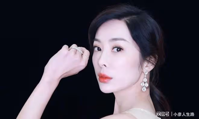 32歲影后陷入不法分子的圈套,粉絲被詐騙錢財,報警追回損失