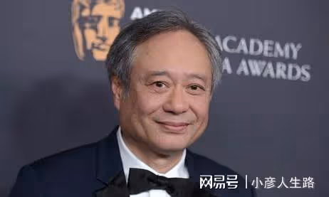 家庭呈現的表達方式,涉及到哪些結構敘事,進而烘托傳統文化氛圍