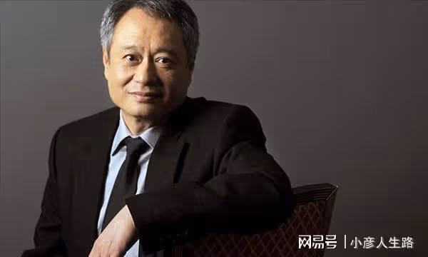 家庭呈現的表達方式,涉及到哪些結構敘事,進而烘托傳統文化氛圍