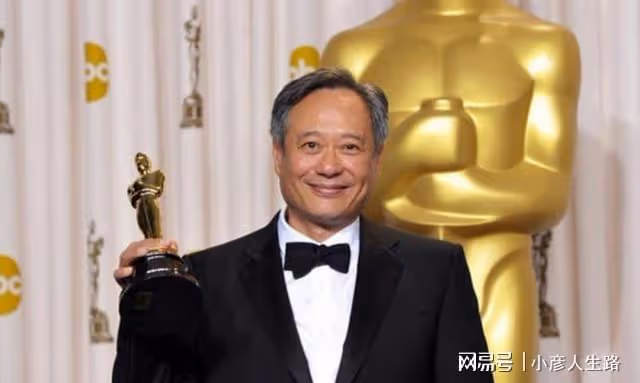 家庭呈現的表達方式,涉及到哪些結構敘事,進而烘托傳統文化氛圍