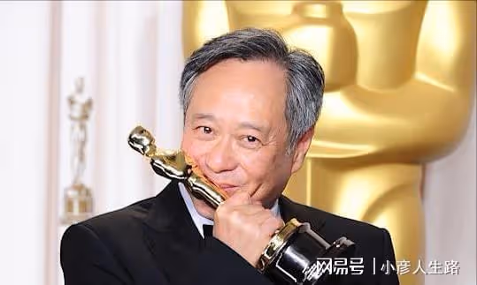 家庭呈現的表達方式,涉及到哪些結構敘事,進而烘托傳統文化氛圍