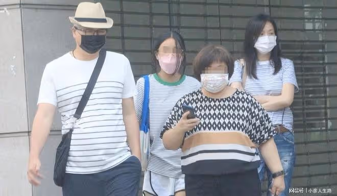 張庭林瑞陽返回台灣,52歲張庭愁眉不展模樣變化大,頭頂滿是白髮
