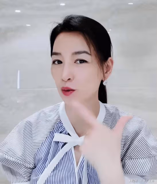 張庭林瑞陽返回台灣，52歲張庭愁眉不展模樣變化大，頭頂滿是白髮