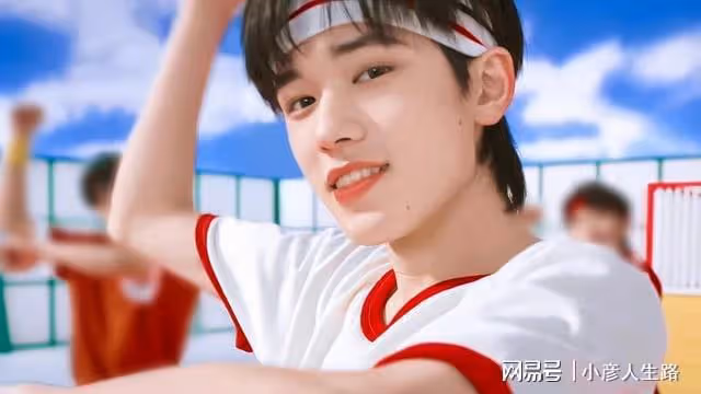 時代少年團《絕配》MV,宋亞軒清爽造型太甜,養成系兄弟「絕配」