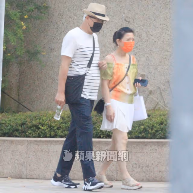 林瑞陽、張庭返台 刷黑卡買平價衣享奢華生活