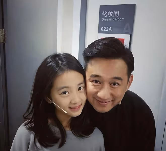 星二代女孩：任達華女兒擁有30套房產，李湘女兒每月花費上百萬