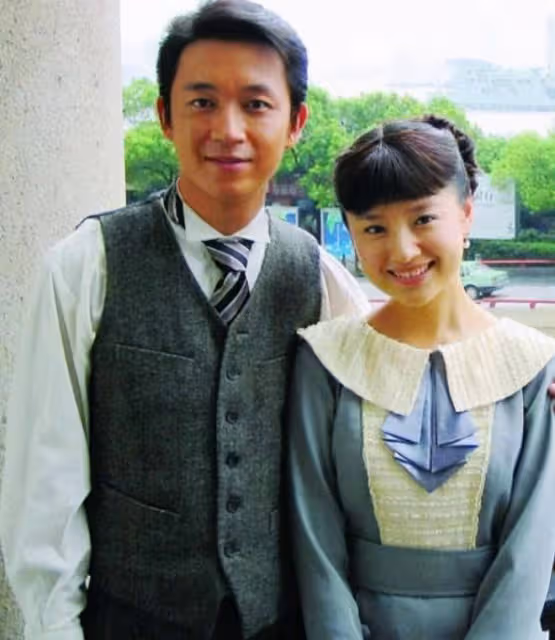 董潔回大連老家三代同堂,父母五官基因優越,13歲頂頂超像潘粵明