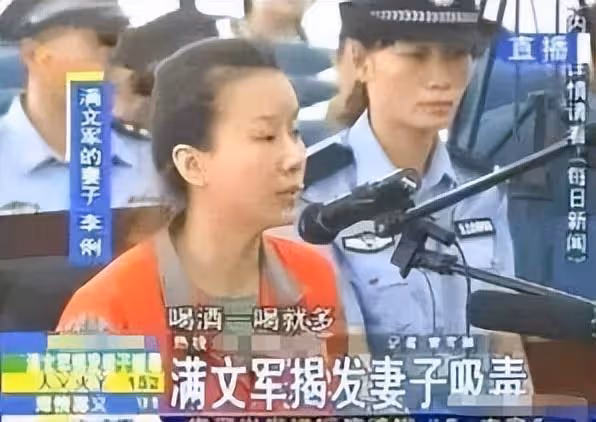 53歲滿文軍商演撈金,黝黑消瘦模樣滄桑,賣力唱成名曲被指炒冷飯