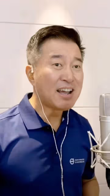 53歲滿文軍商演撈金,黝黑消瘦模樣滄桑,賣力唱成名曲被指炒冷飯