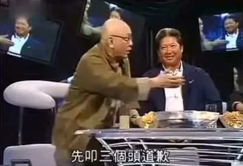 「流氓才子」單挑李小龍,當眾羞辱成龍,「罵」了劉德華三年,他的傳奇一生遠不止如此