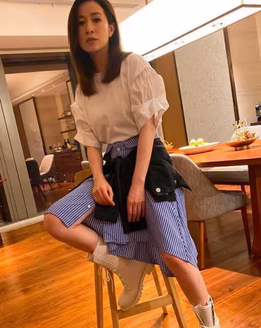47歲佘詩曼豪宅內景曝光!裝修低調大氣上檔次,將香港夜景盡收眼底,未婚獨居生活相當愜意:真正的人生贏家