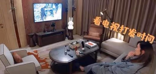 47歲佘詩曼豪宅內景曝光!裝修低調大氣上檔次,將香港夜景盡收眼底,未婚獨居生活相當愜意:真正的人生贏家