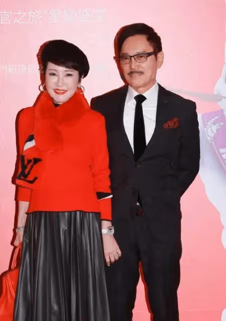 狄波拉罕攜二婚老公現身,她滿身奢牌精緻貴氣,老公一身黑像保鏢,網友:失婚是正確的選擇