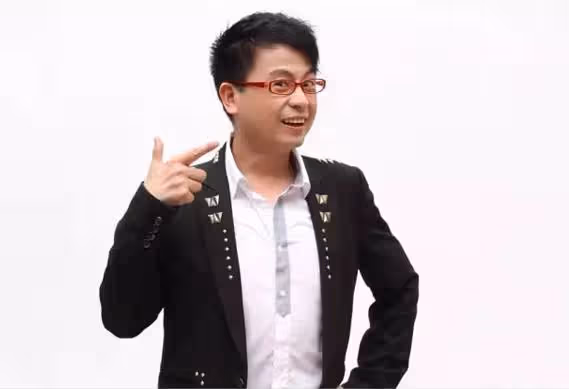 「身軀雖小,卻父愛如山」離開周星馳後星途黯淡、兒子重病,如今又遭遇欠薪,黃一山實慘