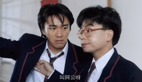 「身軀雖小,卻父愛如山」離開周星馳後星途黯淡、兒子重病,如今又遭遇欠薪,黃一山實慘