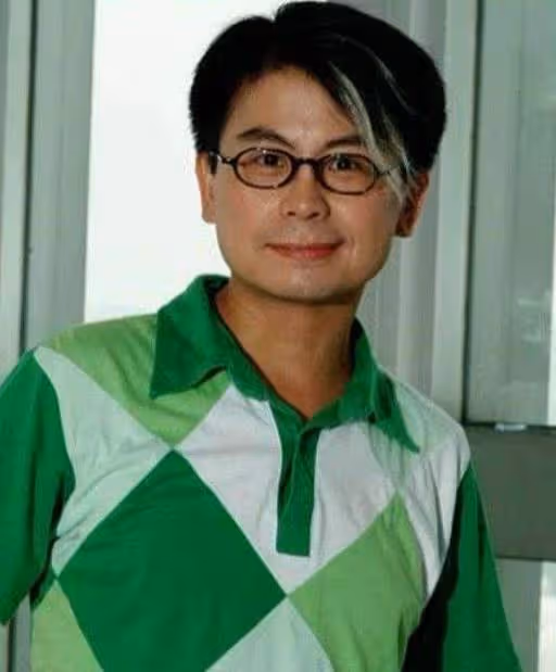 「身軀雖小，卻父愛如山」離開周星馳後星途黯淡、兒子重病，如今又遭遇欠薪，黃一山實慘